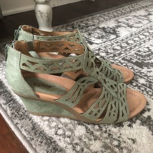 EARTH Petal Wedge Sandal Light Fern 8B